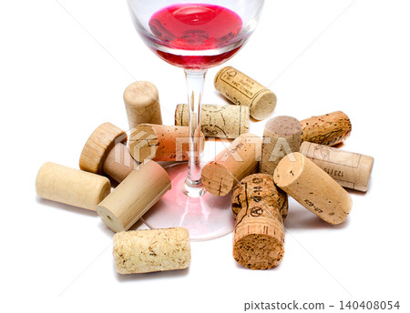 Corks and wine glass on a white Corks and wine glass on a white 140408054