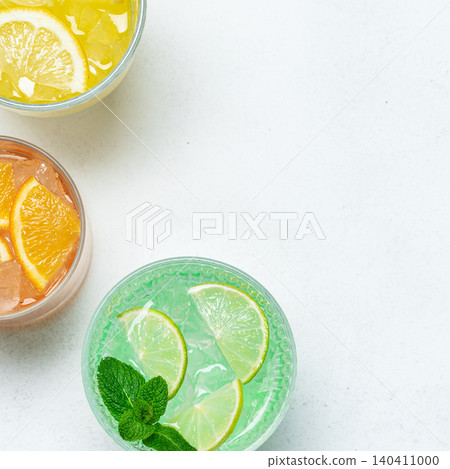 Minimal citrus drinks composition top view 140411000
