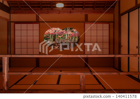 I photographed the autumn leaves at Jizoin Temple, commonly known as Takedera (Bamboo Temple), in Nishikyo Ward, Kyoto City. 140411578