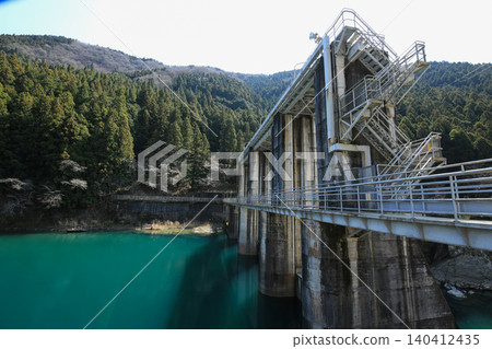 Scenery of Minawa Dam in Miyoshi City, Tokushima Prefecture Scenery of Minawa Dam in Miyoshi City, Tokushima Prefecture 140412435