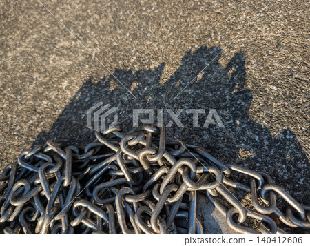 Overlapping metal chains and striking shadows / Industrial background material symbolizing connection and constraint Overlapping metal chains and striking shadows / Industrial background material symbolizing connection and constraint 140412606
