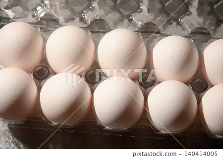 Eggs; eggs in an egg carton 140414005