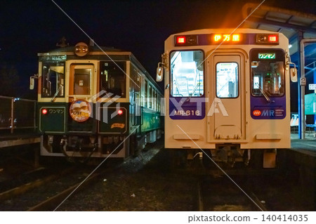 Nighttime scenery of the Matsuura Railway: Matsuura Station (railbus diesel railcar) Nighttime scenery of the Matsuura Railway: Matsuura Station (railbus diesel railcar) 140414035