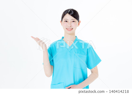 身穿手術服的女護士 140414218