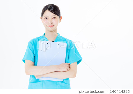 一位年輕的護士 140414235