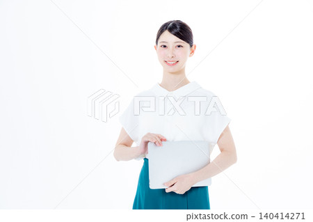 一個女人用個人電腦 140414271