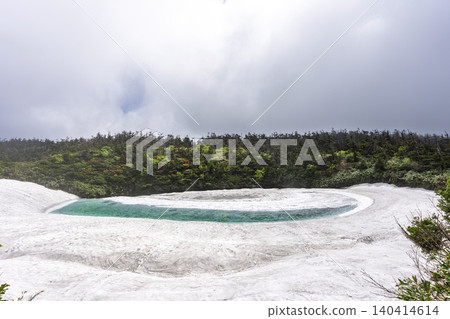 Kagaminuma Pond (Hachimantai Dragon Eye) in early summer, Semboku City, Akita Prefecture 140414614