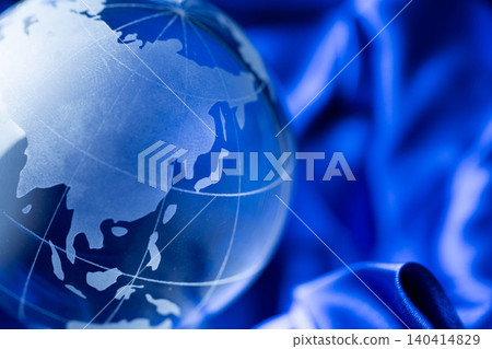 Transparent globe 140414829