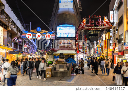 The night view of Ueno Ameyoko and the bustling shopping street The night view of Ueno Ameyoko and the bustling shopping street 140416117