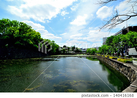 Tokyo: Hirakawa Gate of the Imperial Palace and the surrounding streetscape 140416168