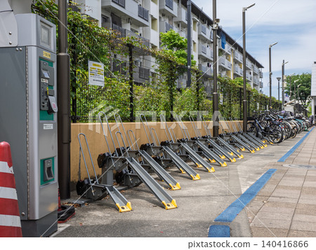 無人收費自行車停車場及繳費機 無人收費自行車停車場及繳費機 140416866