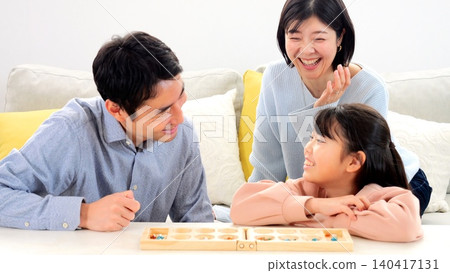 Family table game brain training conversation image Family table game brain training conversation image 140417131