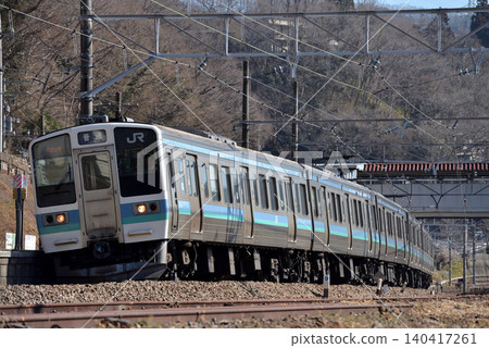 六列211系地方列車正在中央線運行 六列211系地方列車正在中央線運行 140417261