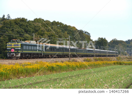 EF81114 Sleeper Express Twilight Express running on the former Hokuriku Main Line EF81114 Sleeper Express Twilight Express running on the former Hokuriku Main Line 140417266
