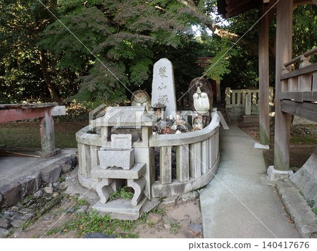 Yashima-ji Temple is a Shingon sect temple of the Omuro school located on the southern peak of Yashima in Takamatsu City, and was founded by the monk Eiun Risshi of the Kaidan-in of Todai-ji Temple. Yashima-ji Temple is a Shingon sect temple of the Omuro school located on the southern peak of Yashima in Takamatsu City, and was founded by the monk Eiun Risshi of the Kaidan-in of Todai-ji Temple. 140417676