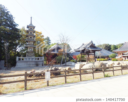 屋島寺是位於高松市屋南峰的大室派真言宗寺廟,由東大寺戒壇院僧侶永雲利志創建。 屋島寺是位於高松市屋南峰的大室派真言宗寺廟,由東大寺戒壇院僧侶永雲利志創建。 140417700