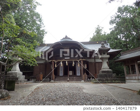 位於香川縣高松市的岩部八幡神社以其巨大的銀杏樹而聞名,據說建於奈良時代。 位於香川縣高松市的岩部八幡神社以其巨大的銀杏樹而聞名,據說建於奈良時代。 140417879