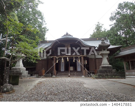 位於香川縣高松市的岩部八幡神社以其巨大的銀杏樹而聞名，據說建於奈良時代。 140417881