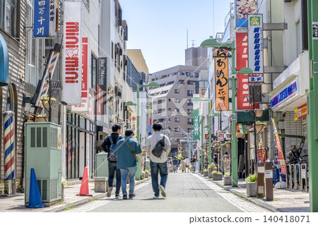 Streetscape and people in the West Avenue shopping street at Tsunashima Station West Exit Streetscape and people in the West Avenue shopping street at Tsunashima Station West Exit 140418071