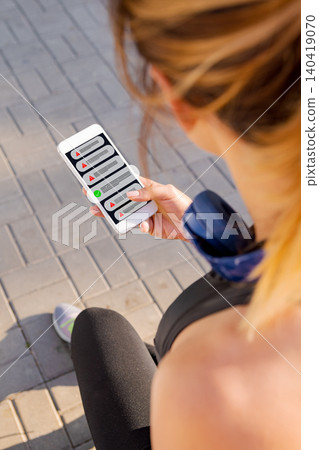 Receiving scam call messages on a mobile device while sitting outdoors Receiving scam call messages on a mobile device while sitting outdoors 140419070