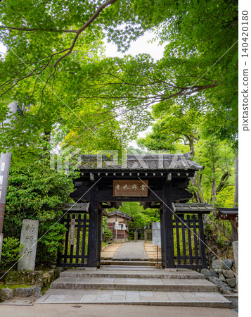 常寂光院,四周綠樹環繞 常寂光院,四周綠樹環繞 140420180
