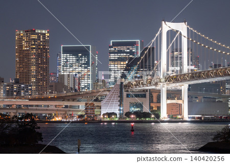 從台場眺望彩虹橋的夜景 從台場眺望彩虹橋的夜景 140420256