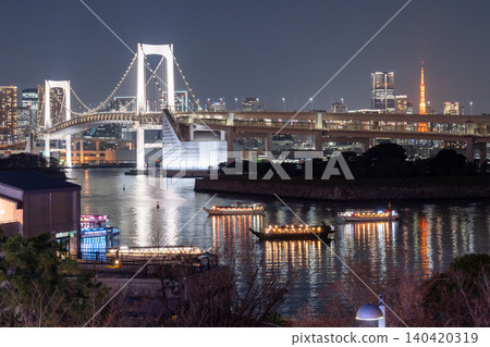 從台場海濱公園看到的彩虹橋夜景 從台場海濱公園看到的彩虹橋夜景 140420319