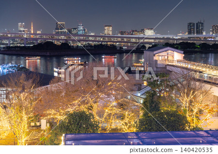 台場的燈光和東京灣的夜景。 140420535