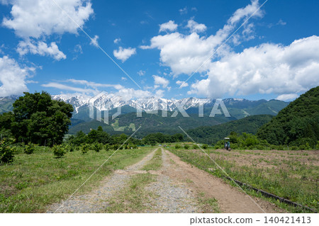 Clear skies and snow-capped Northern Alps in Hakuba Village, Nagano Prefecture Clear skies and snow-capped Northern Alps in Hakuba Village, Nagano Prefecture 140421413