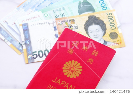 Prepare a Japanese passport (10-year red passport) and Korean won (KRW) banknotes and plan your trip to Korea. Prepare a Japanese passport (10-year red passport) and Korean won (KRW) banknotes and plan your trip to Korea. 140421476