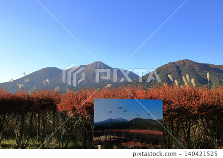 Autumn Takachihomine seen from Takachihomine Observatory Autumn Takachihomine seen from Takachihomine Observatory 140421525