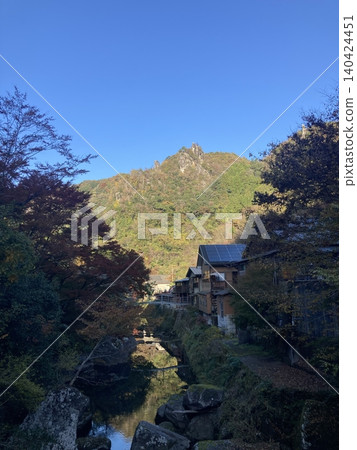 Yabakei, Oita Prefecture, is beautiful with its autumn foliage. 140424451