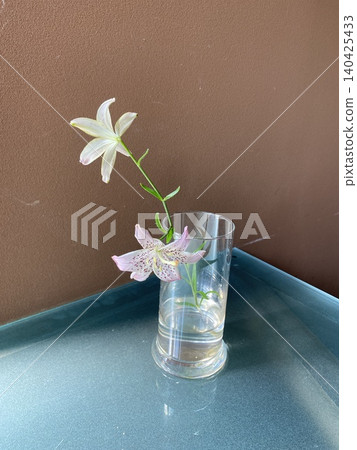 機器學習的鮮切花：盛開的虎百合[吊燈百合胸花] 140425433
