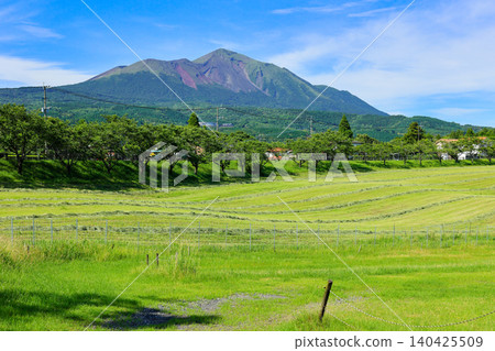 Mount Takachiho as seen from Takachiho Ranch in Miyakonojo City, Miyazaki Prefecture Mount Takachiho as seen from Takachiho Ranch in Miyakonojo City, Miyazaki Prefecture 140425509