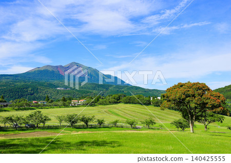 Mount Takachiho as seen from Takachiho Ranch in Miyakonojo City, Miyazaki Prefecture Mount Takachiho as seen from Takachiho Ranch in Miyakonojo City, Miyazaki Prefecture 140425555