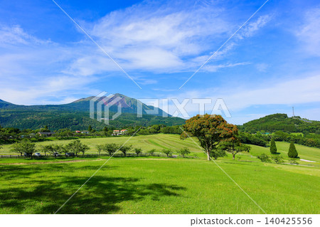 Mount Takachiho as seen from Takachiho Ranch in Miyakonojo City, Miyazaki Prefecture Mount Takachiho as seen from Takachiho Ranch in Miyakonojo City, Miyazaki Prefecture 140425556