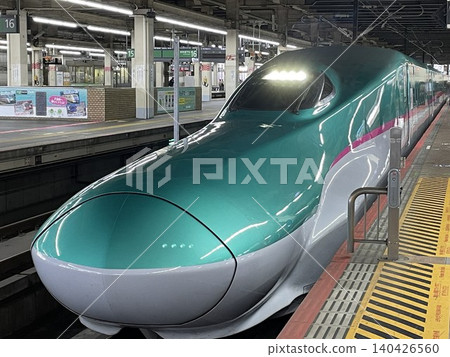Tohoku Shinkansen E5 series front view Tohoku Shinkansen E5 series front view 140426560