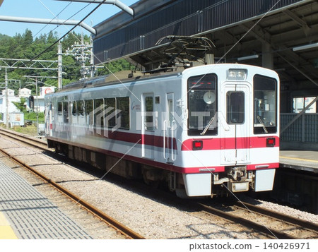 北陸快車HK100系列H-5(在松台站拍攝) 北陸快車HK100系列H-5(在松台站拍攝) 140426971