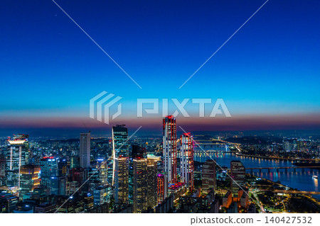 Stunning skyline of Yeouido financial district skyscrapers at sunset during early summer in Seoul, South Korea Stunning skyline of Yeouido financial district skyscrapers at sunset during early summer in Seoul, South Korea 140427532