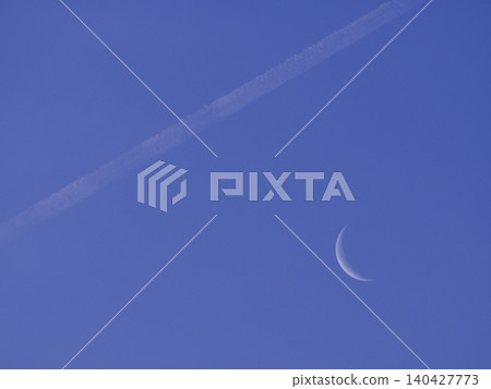 飛機雲和月亮 飛機雲和月亮 140427773