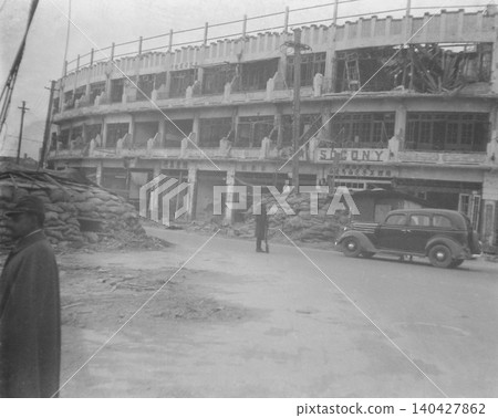 Vintage photograph, 1937-1945, Republic of China during the Second Sino-Japanese War: Buildings destroyed in the Battle of Nanjing or Shanghai and Japanese soldiers. Vintage photograph, 1937-1945, Republic of China during the Second Sino-Japanese War: Buildings destroyed in the Battle of Nanjing or Shanghai and Japanese soldiers. 140427862