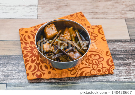 Curry with bracken and fried tofu 140428667
