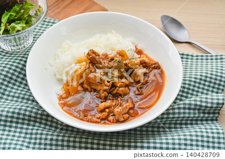 一盤看起來很美味的林飯。 一盤看起來很美味的林飯。 140428709