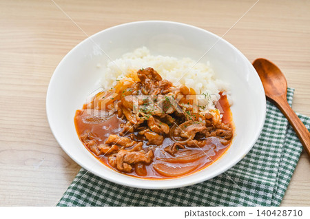 一盤看起來很美味的林飯。 一盤看起來很美味的林飯。 140428710