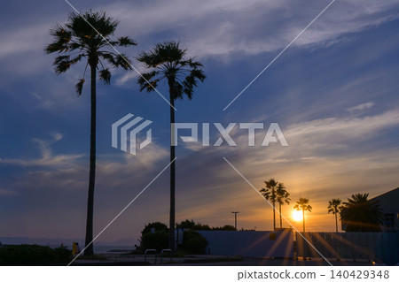 The beautiful sunset and magic hour gradient at Yakeno Beach in Sanyo-Onoda City. 140429348