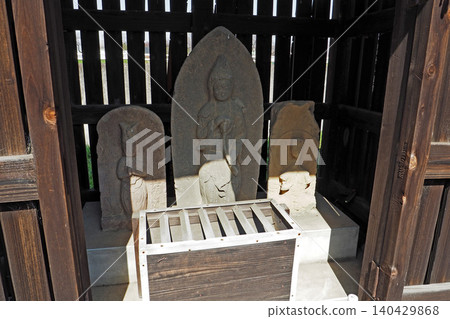 A statue of Kannon at the site of the Hikimata riverbank (Shiki City, Saitama Prefecture) A statue of Kannon at the site of the Hikimata riverbank (Shiki City, Saitama Prefecture) 140429868