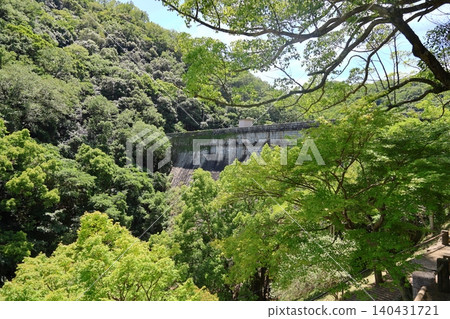 ◇布引瀑布「布引五本松堰(布引大壩:國家指定重要文化財產)及布引水庫」/神戶市中央區 ◇布引瀑布「布引五本松堰(布引大壩:國家指定重要文化財產)及布引水庫」/神戶市中央區 140431721