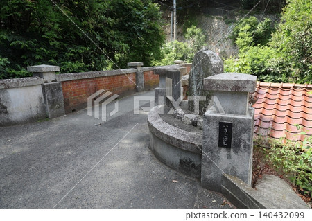 ◇Nunobiki Falls "From Shin-Kobe Station to the waterfall entrance (Important Cultural Property: Isagobashi Bridge)" / One of Japan's Three Great Sacred Waterfalls [Kobe City] 140432099
