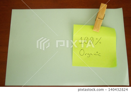 100 porcent Organic concept with handwritten note on light green background. 100 porcent Organic concept with handwritten note on light green background. 140432824