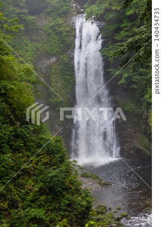 Autumn leaves at Akiu Falls from a walking trail in Miyagi Prefecture 140434735